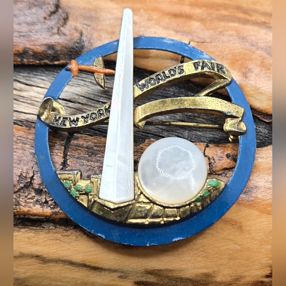 New York World's Fair Brooch 1939 Vintage Mother of Pearl RARE!